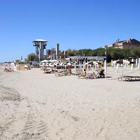 Nyaraló Splendid In Lido Di Pomposa-lido Degli Scacch With Pool *